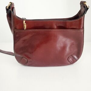 Classic Women's Leather Crossbody Bag in Burgundy